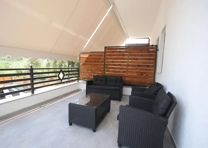 Alyvia Orman Evi Himarë