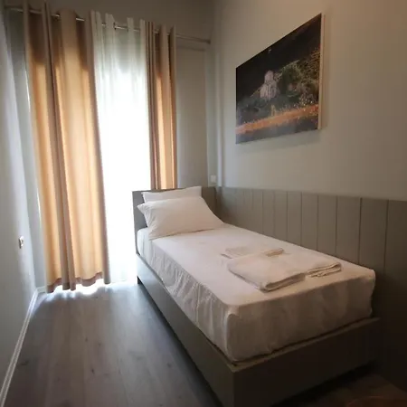 Lodge Alyvia Himare