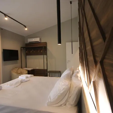 Lodge Alyvia
