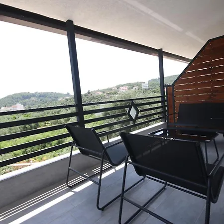 Alyvia 山林小屋 *